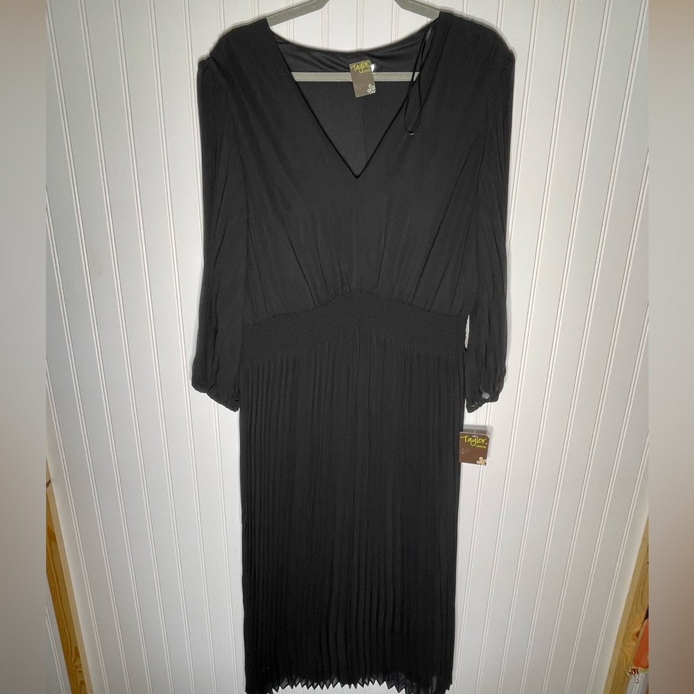 Taylor Dress size 16W black with full pleated skirt